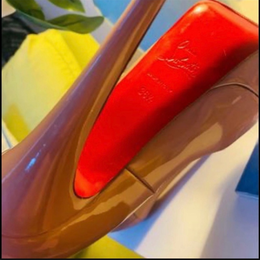 Christian Louboutin size6.5 color:Tan
